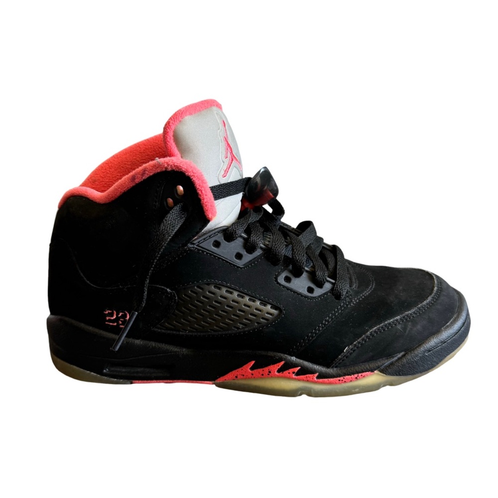 Jordan Women's Black and Red Athletic Shoes